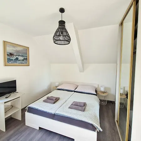 Penzion Hana 3* جينديتشوف هراديك